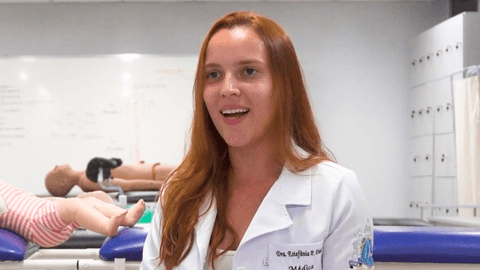 Dra. Estefania Diniz